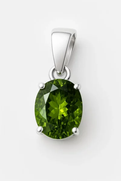 Pendentif argent serti d’un péridot naturel ovale 2 carats – Vert lumineux